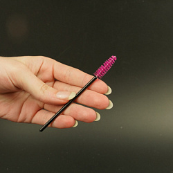Одноразовая щеточка для ресниц и бровей черный стержень и розовая кисть, 50шт